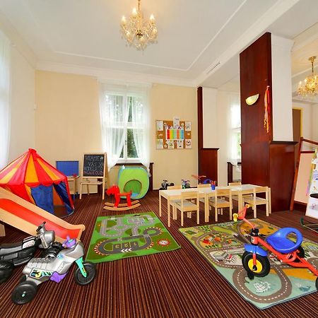 Palace Club Spindleruv Mlyn Bagian luar foto