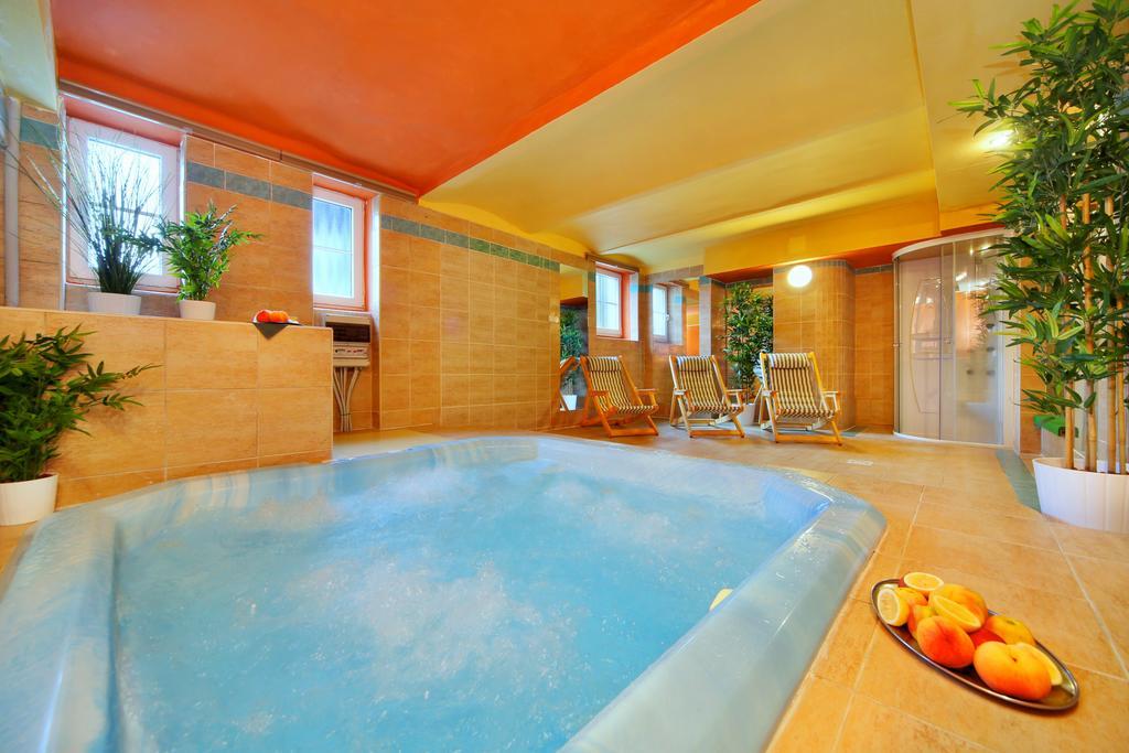 Palace Club Spindleruv Mlyn Bagian luar foto