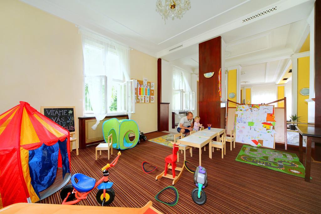 Palace Club Spindleruv Mlyn Bagian luar foto