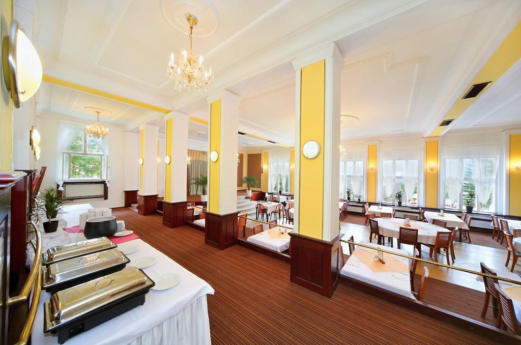 Palace Club Spindleruv Mlyn Bagian luar foto